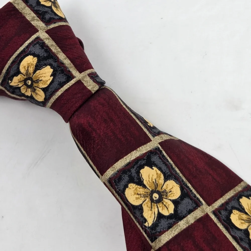 VINTAGE Robert‎ Talbott Studio Silk Neck Tie Red Floral Handmade in USA